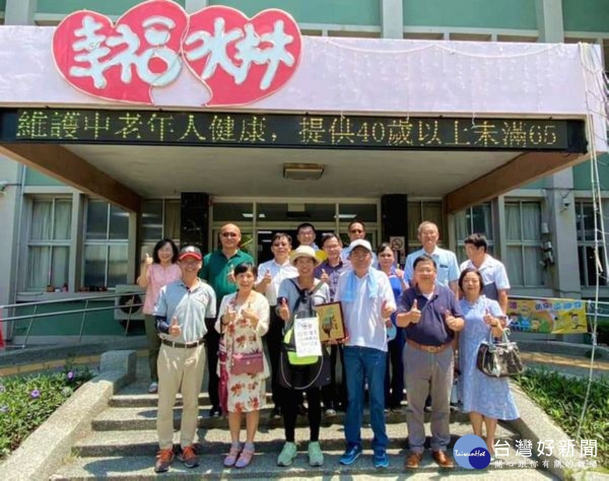 水林旅外優秀子弟紀志儒,自鴻海退休後,以「愛心、信心、決心」完成徒步環島,並捐贈100萬元給縣府、水林鄉公所及鄉內各級學校,留下愛的足跡。