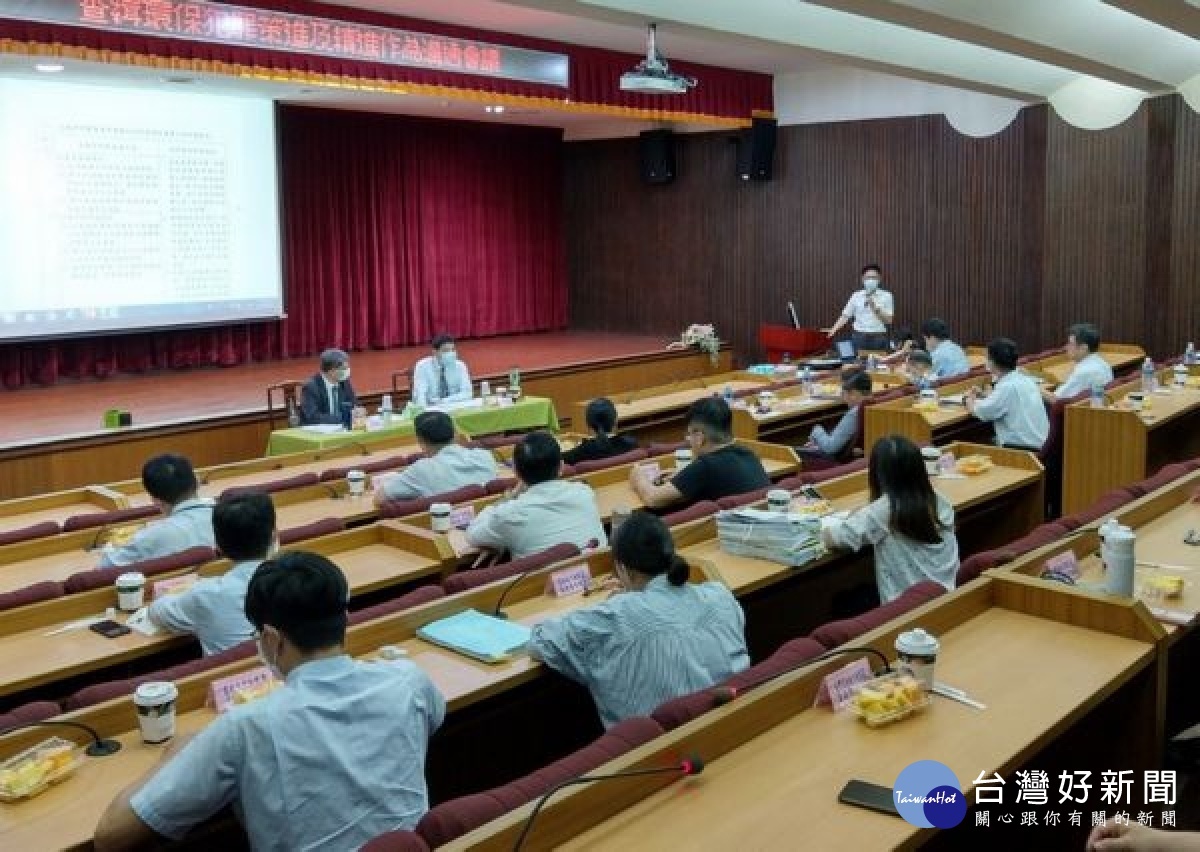 雲林地檢署持續強化毒品戒癮及國土保育聯繫平台之運作，檢察長洪家原率同主任檢察官、觀護人等，與臺大醫院及環保署團隊，進行意見交流及經驗分享。（記者陳昭宗翻攝）