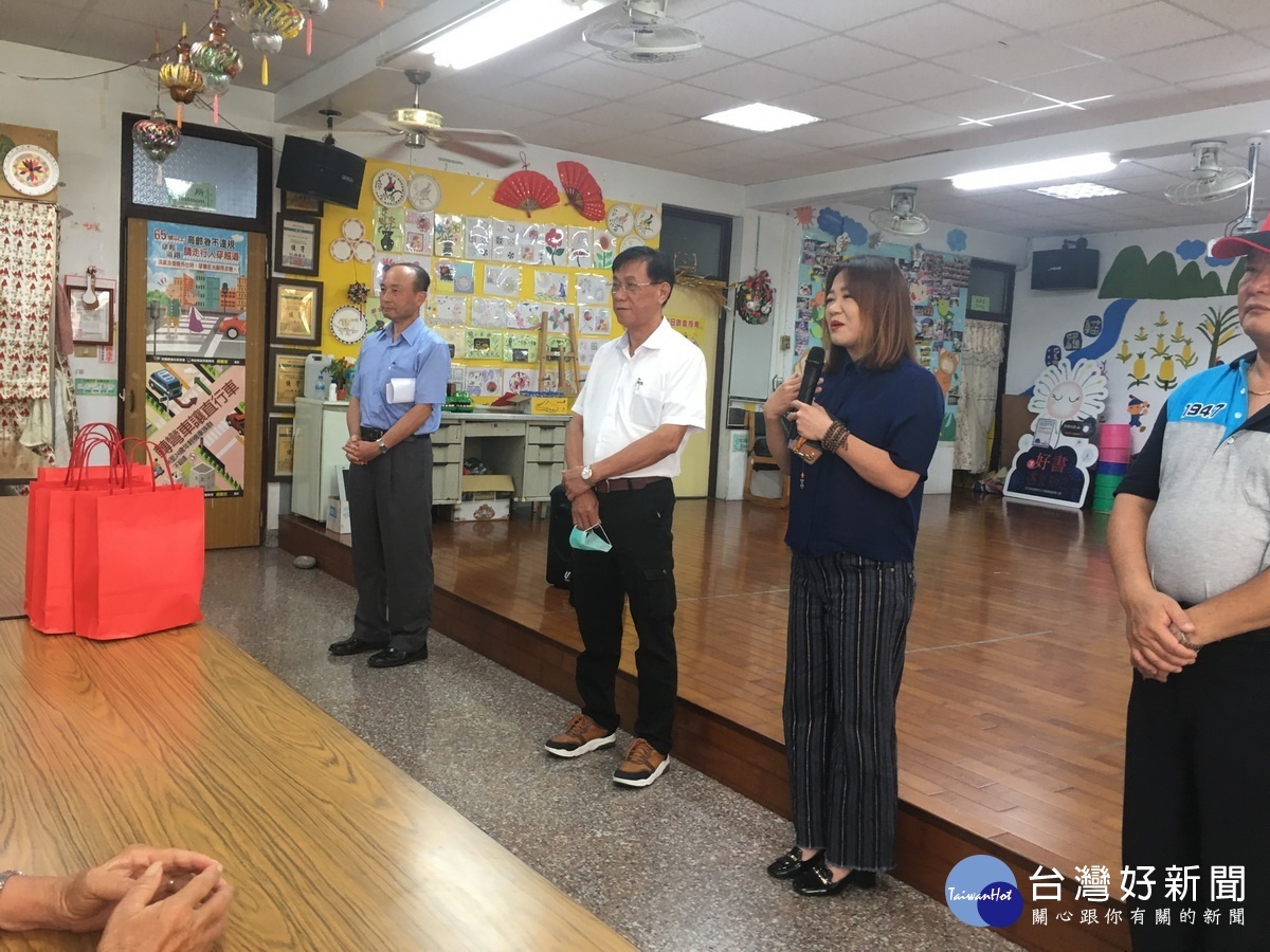 馬文君表示會持續為地方爭取建設。(記者扶小萍攝)