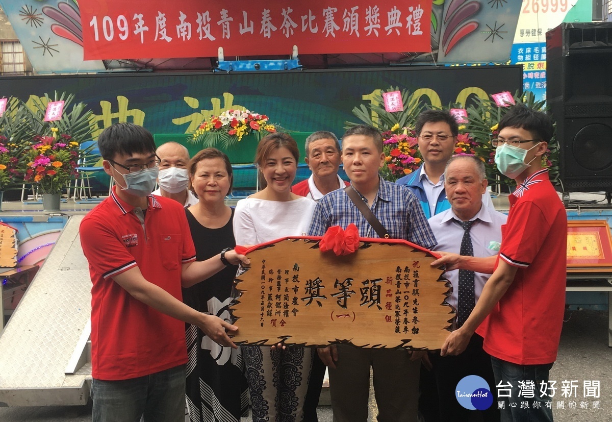 莊育騏獲新品種組頭等一獎。(記者扶小萍攝)