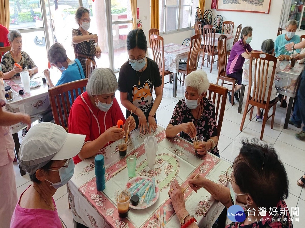 防疫期間宅在家 彰化榮家住民體驗手打400次咖啡