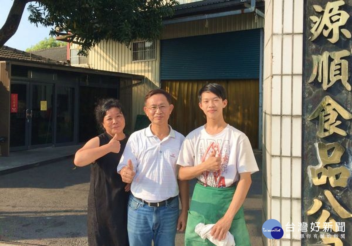 阿維透過虎尾就業中心的專業協助,開啟不一樣的斜槓人生,身兼多重職務的他,雖然感到忙碌,但心中非常享受現在充實的生活。