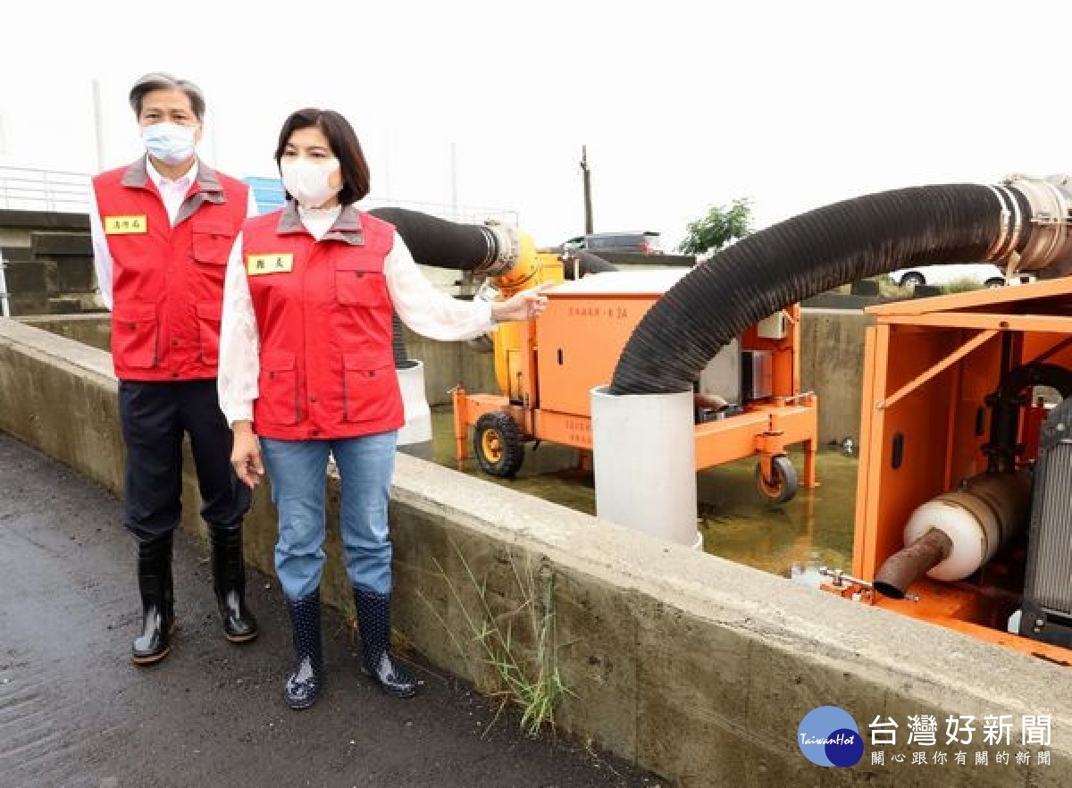 中央氣象局發布大雨特報，雲林縣長張麗善特前往牛挑灣大排等地會勘，瞭解縣內防汛整備情形，亦指示相關單位加強戒備，維護鄉親生命財產安全。