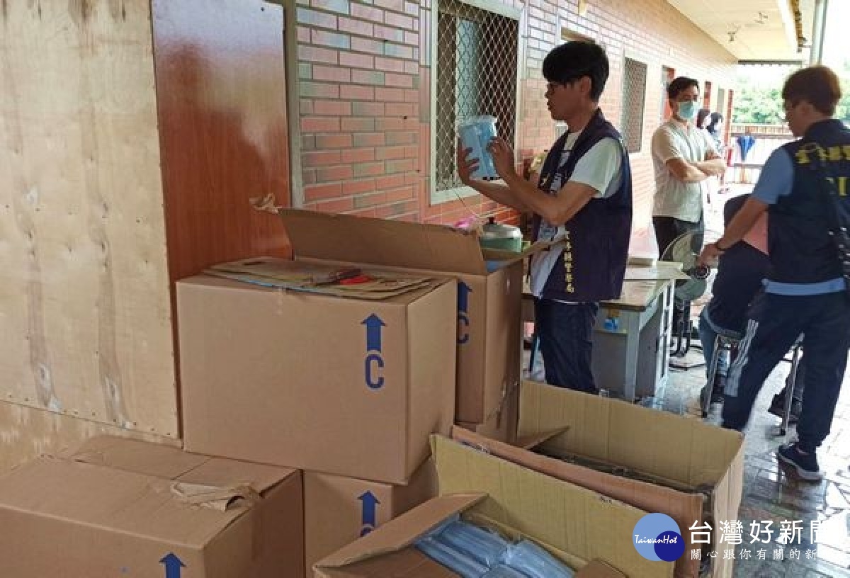 虎尾警方尋線查獲地下黑心口罩製造工廠,生產一般防塵口罩未具醫療防效,卻宣稱係屬醫療等級,意圖提高販售價格牟求暴利。