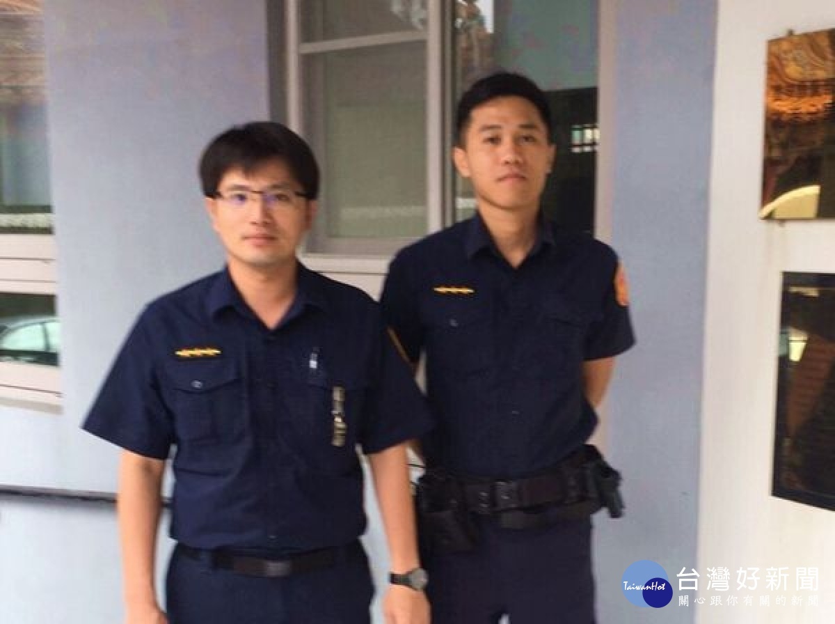 金湖所員警見快速道路上車輛來往頻繁，為避免車道阻塞或發生交通事故，主動協助婦人將故障車輛推行至避車道，為民服務的精神深獲民眾肯定讚許。