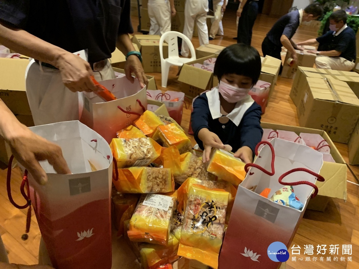 跨越東西愛的串連 慈濟邀多方愛心關懷綠衣天使