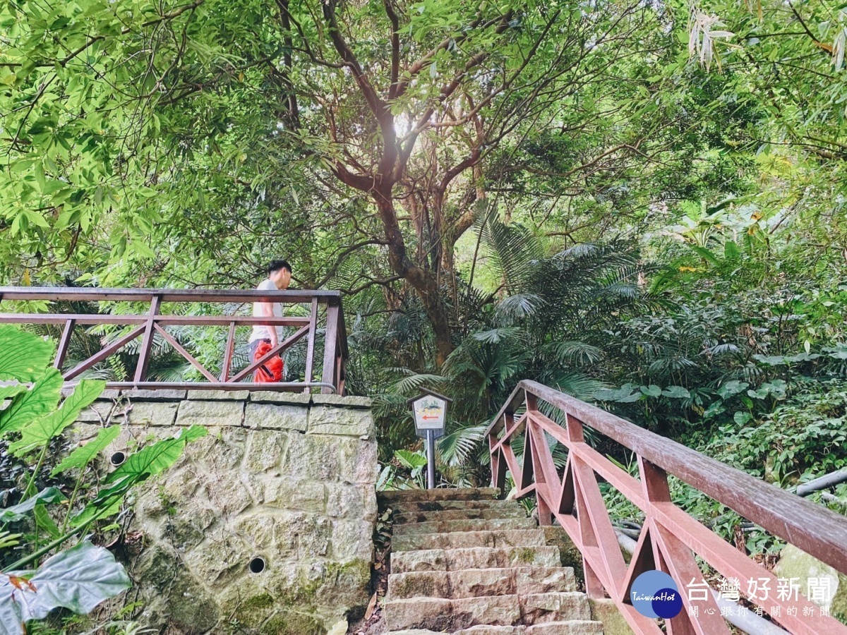 拾階而上,溪山百年古圳將映入眼簾(圖/北市大地處提供)