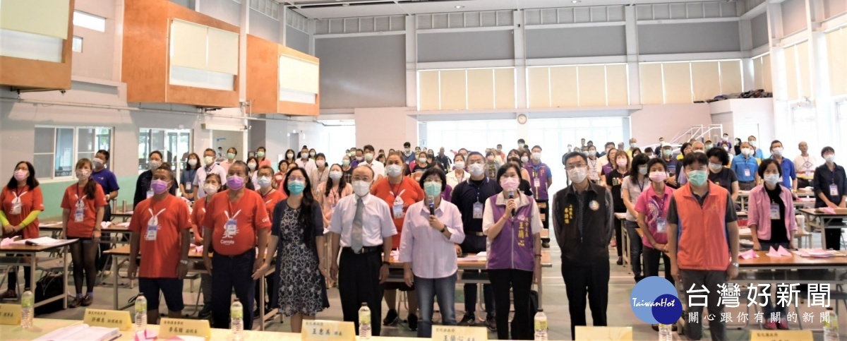 彰化縣社區發展領航培訓計畫始業式,由縣長王惠美帶領參訓學員宣示。