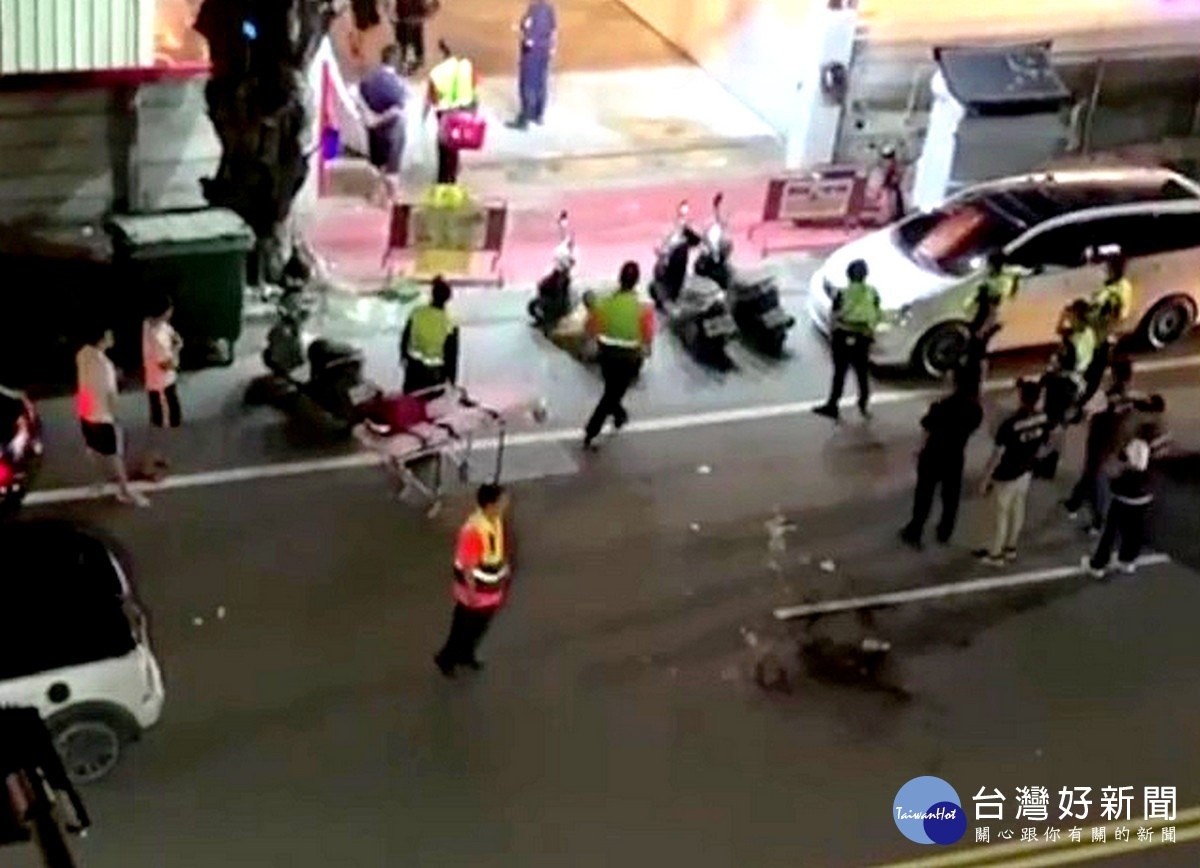 兩派人馬因敬酒引發全武行,北港警方獲報迅速啟動快打,以優勢警力有效控制場面,亦重申公權力不容挑戰的決心。