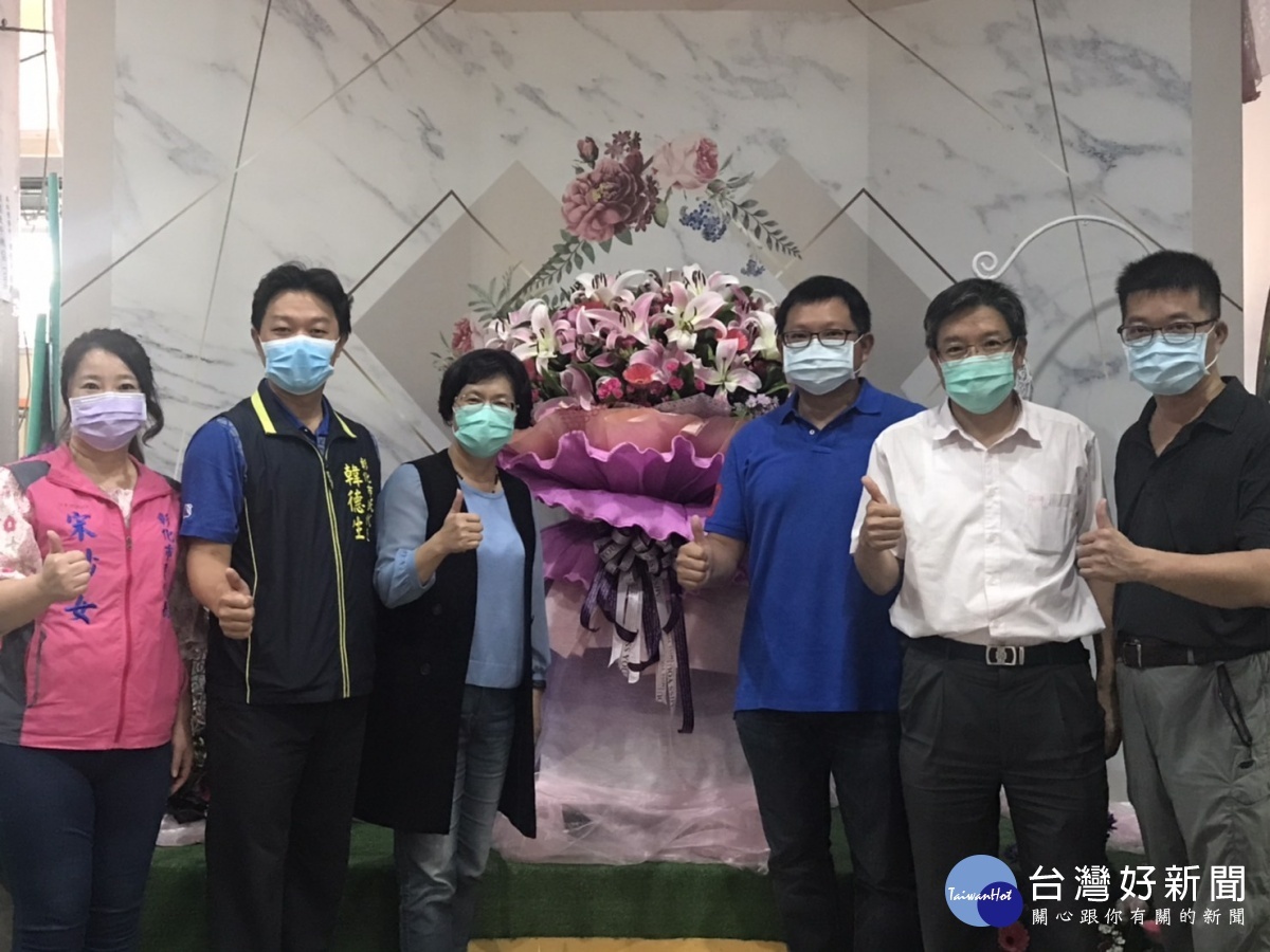 縣長王惠美今日從彰化化火車站搭車進行鐵道打卡之旅。圖/彰化縣政府提供