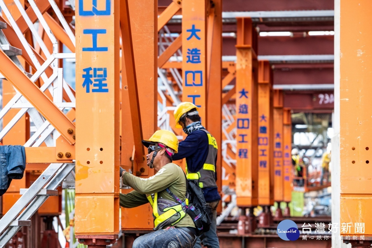 立法院交通委員會考察桃園捷運綠線高架工程 預計109年底完成13跨橋面版