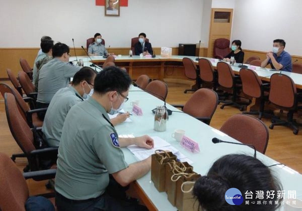 為強化檢察機關與國防部辦理部隊案件之聯繫機制,齊心打擊犯罪,雲林地檢署檢察長洪家原與後指部少將副指揮官程幼銘等,進行意見交流及經驗分享。