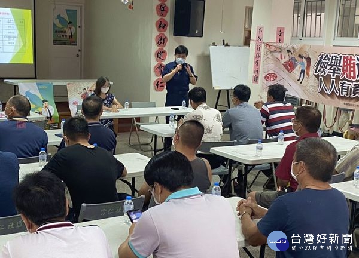 村長補選在即,為使反賄選之意念深入民心,杜絕賄選及暴力情事的發生,雲林地檢署前往霄仁活動中心向民眾宣導反賄觀念。