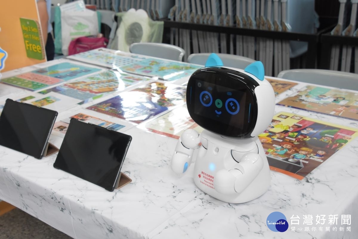 彰化縣府採購25台AI英語機器人，要讓偏鄉學童愛上英文。