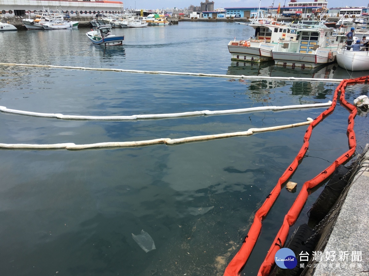 漁港設攬油索（圖／澎湖縣政府）