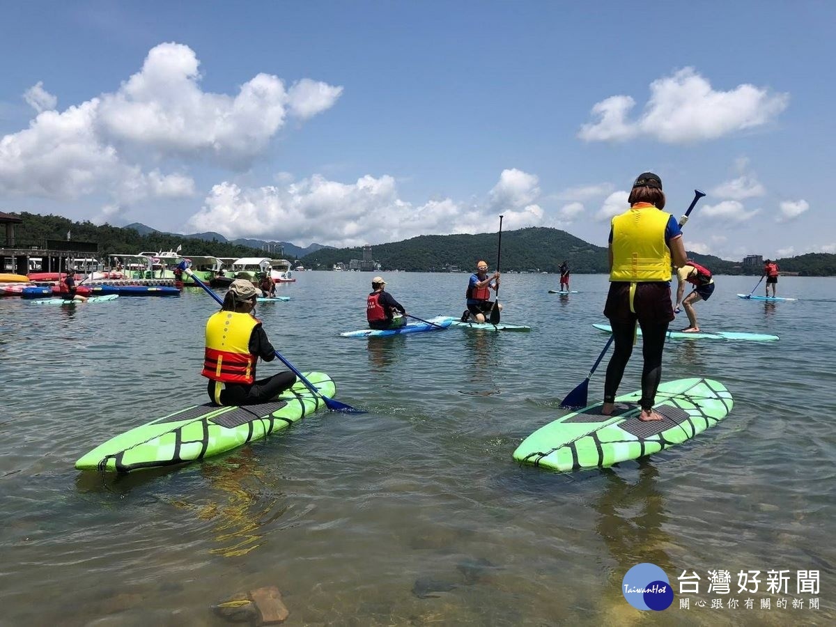 水域的SUP立式划槳、獨木舟體驗