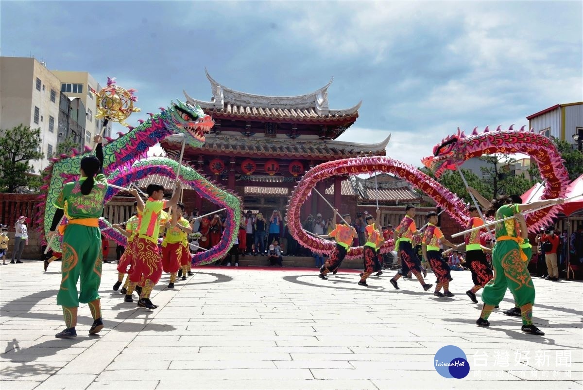 龍王祭典中的民俗傳統表演。
