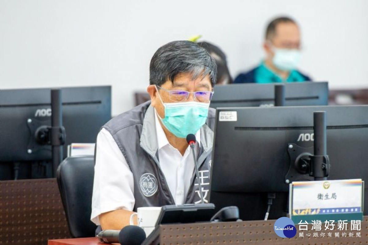 衛生局長王文彥說明,國內外疫情趨勢。