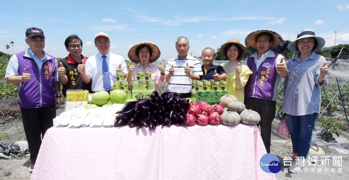 縣長王惠美為二水「麻糬茄」行銷代言，呼籲多吃茄子有益健康。