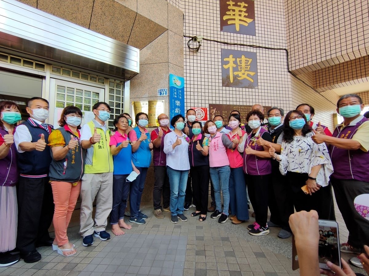 花壇樂齡中心開幕揭牌。圖/記者鄧富珍攝