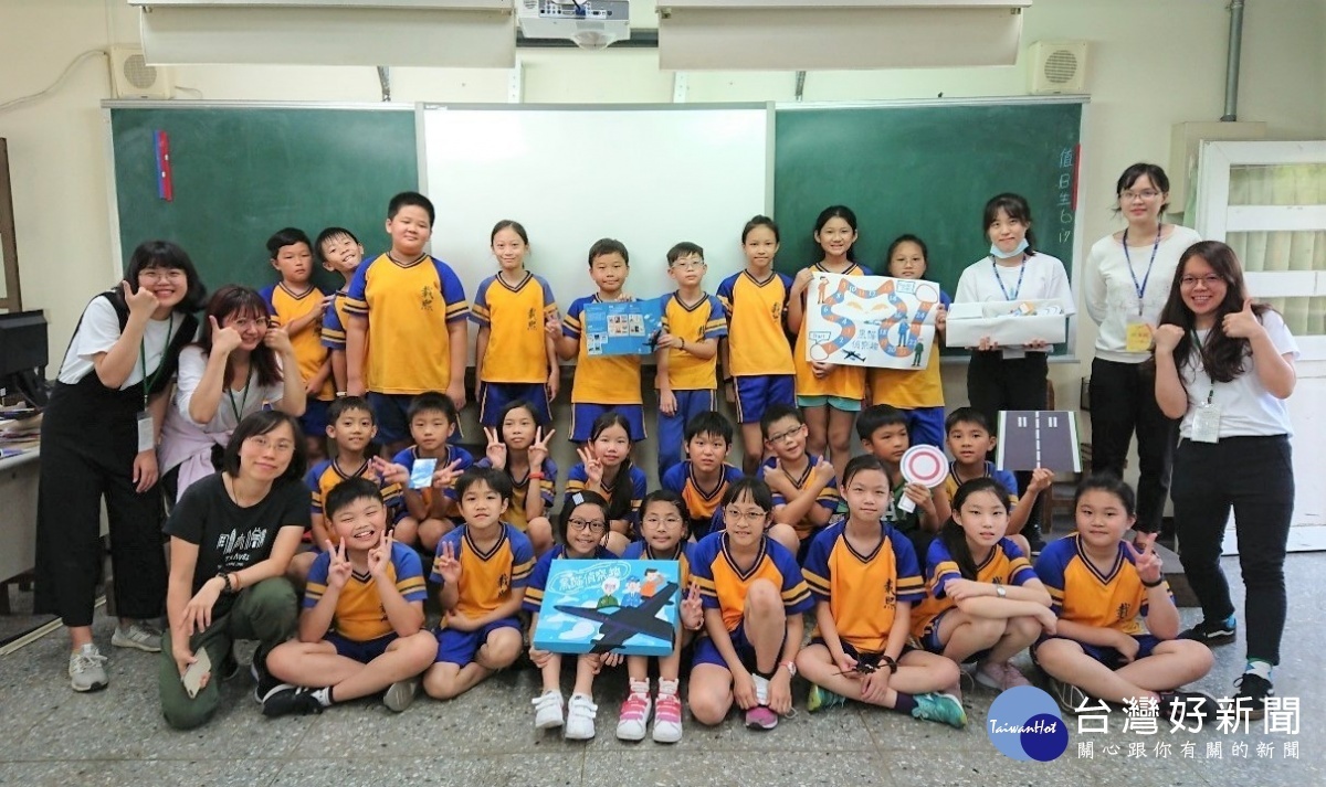 為了讓小學生更認識「黑貓中隊」的歷史,中原大學透過遊戲式學習與新竹載熙國小學生共學同樂