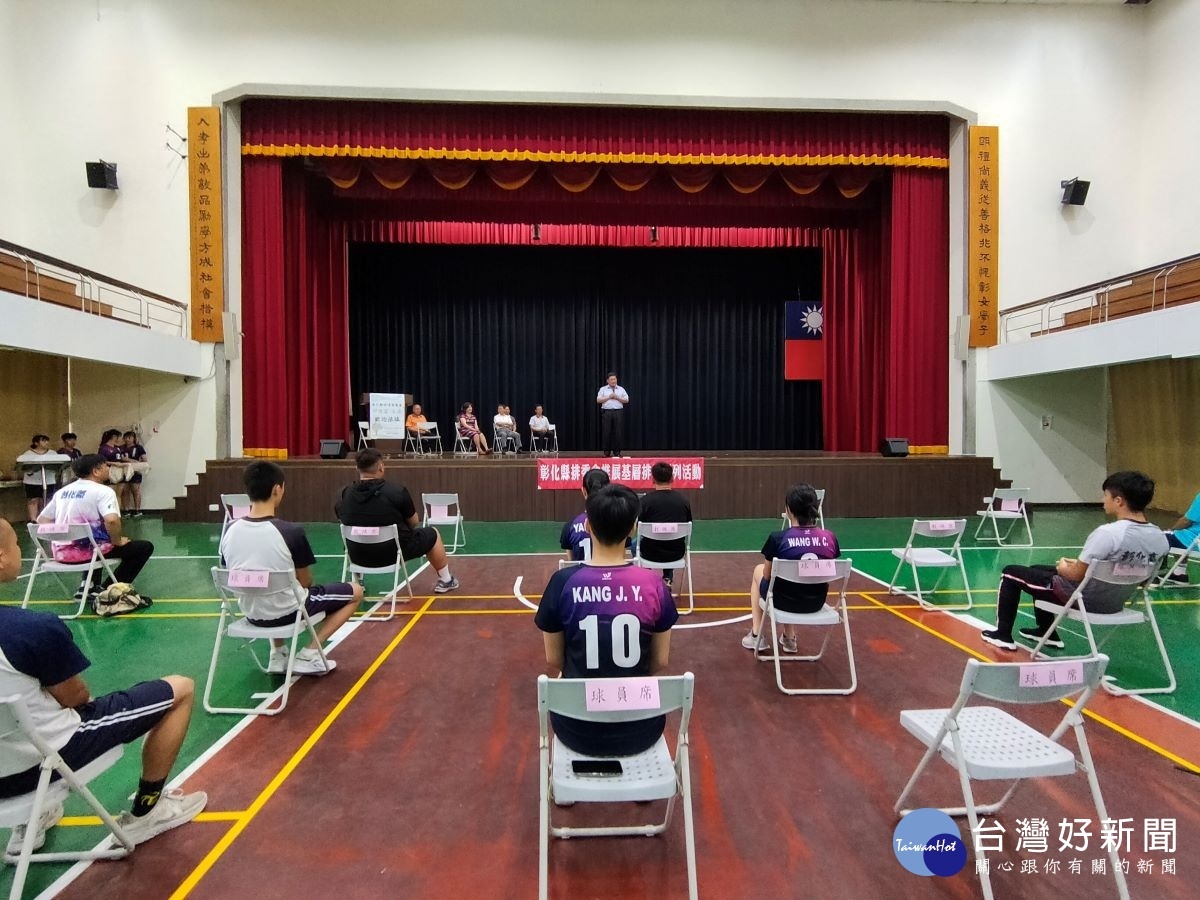 彰化排球運動進入全國決賽,邱建富致詞鼓勵。圖/記者鄧富珍攝