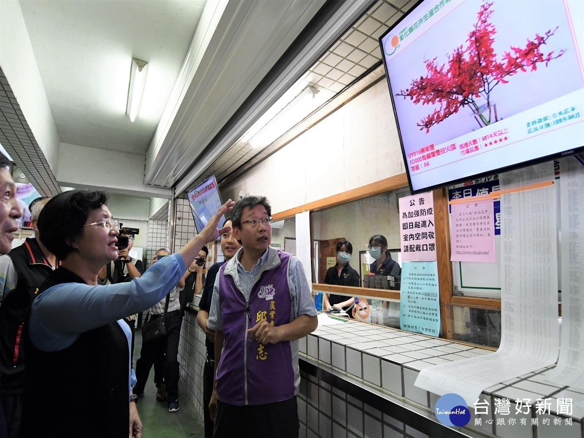 王惠美視察花卉拍賣市場　關心花價力挺花農