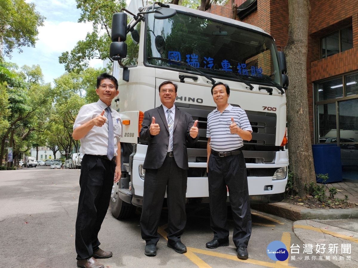 建國科大機械工程系獲得國瑞汽車公司贈送拖拉酷。圖／記者鄧富珍攝