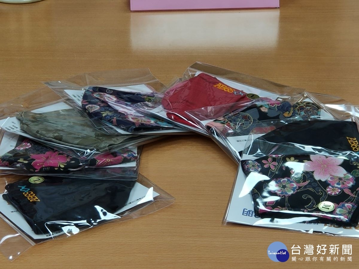 元祥金屬生產捐贈的AB65同纖維抗菌口罩。圖/記者鄧富珍攝