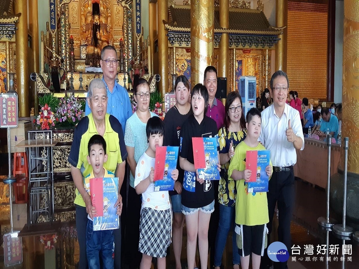 社頭鄉清聖宮頒發中小學獎學金 鼓勵時下學子認真讀書