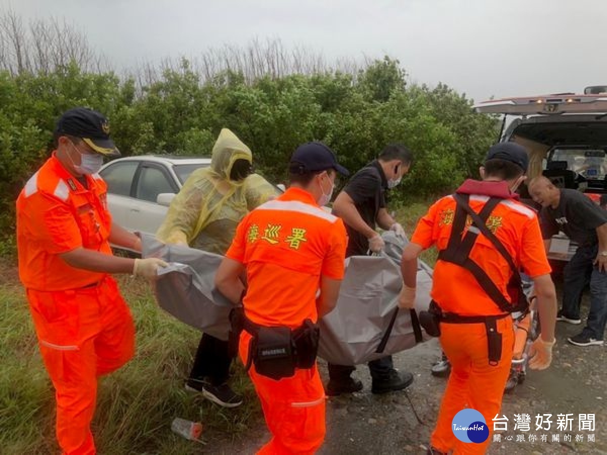 第四岸巡隊箔子寮安檢所接獲下崙所警方通報協尋有輕生念頭之老翁，海巡動員尋獲時老翁已於車內燒炭輕生，後續交由警方調查釐清原因。