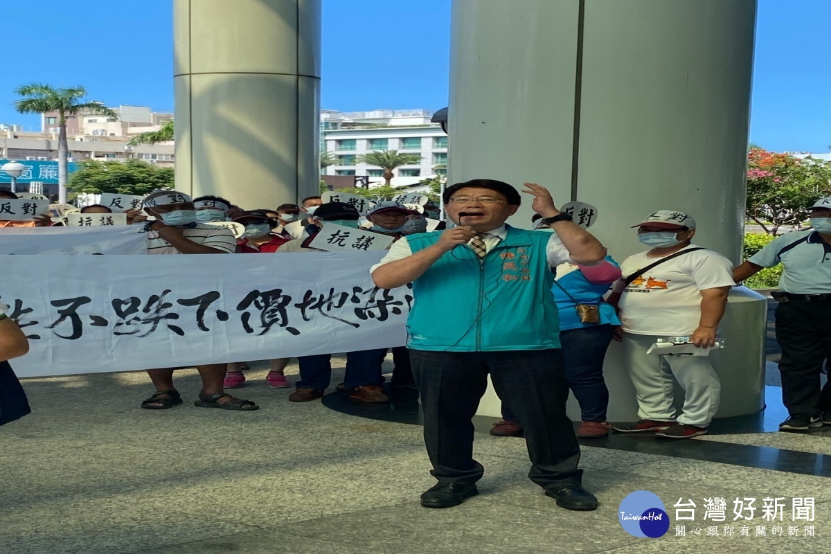 抗議學甲設流浪犬中心。