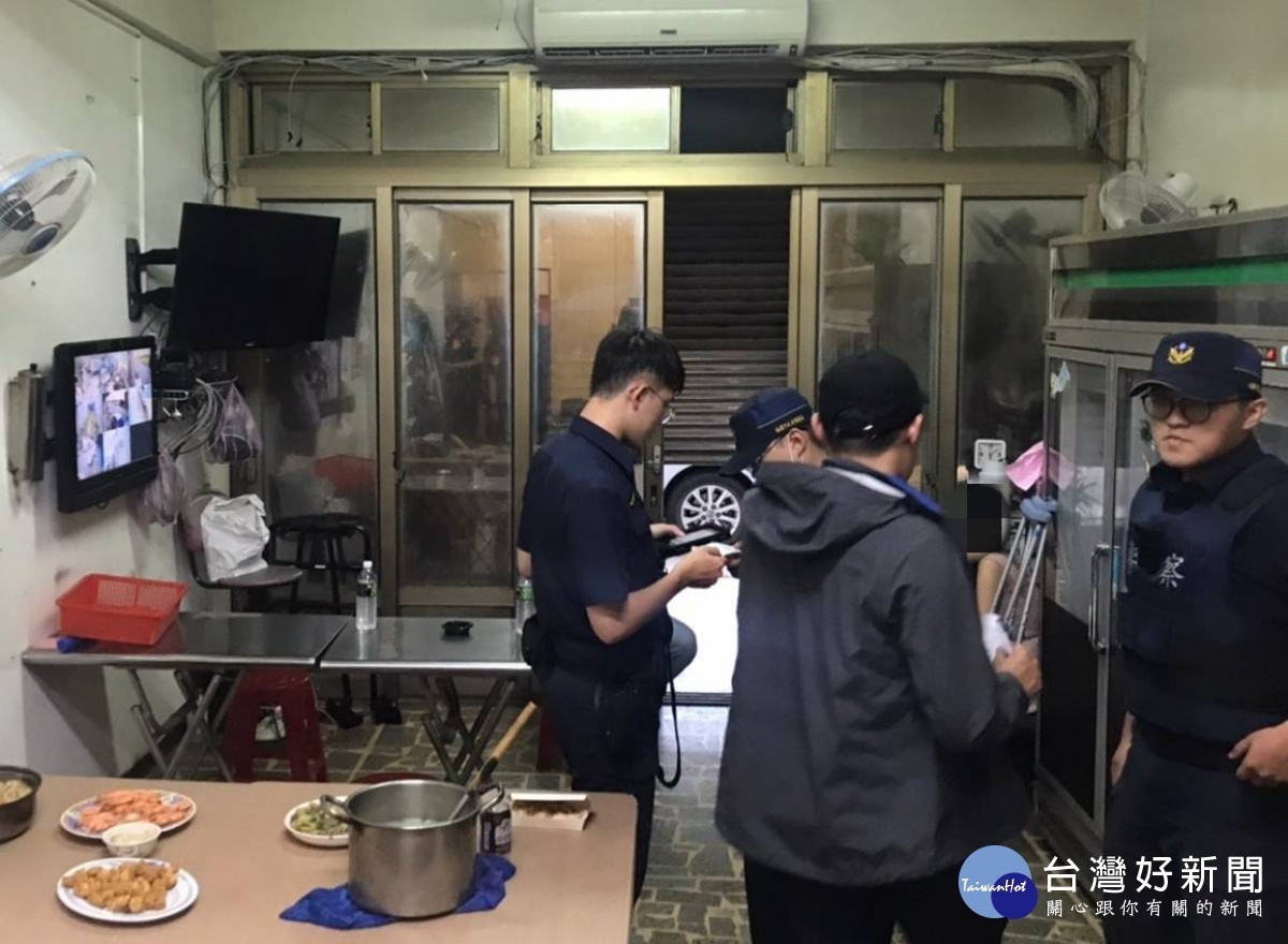 檳榔攤暗藏玄機,警追查破獲地下賭場。