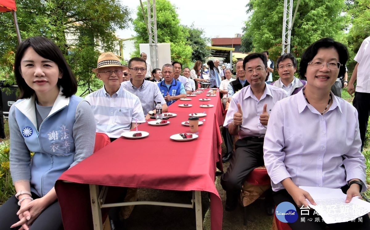 彰化縣長王惠美等人推薦行銷二林三果物產展產地直送優質水果。