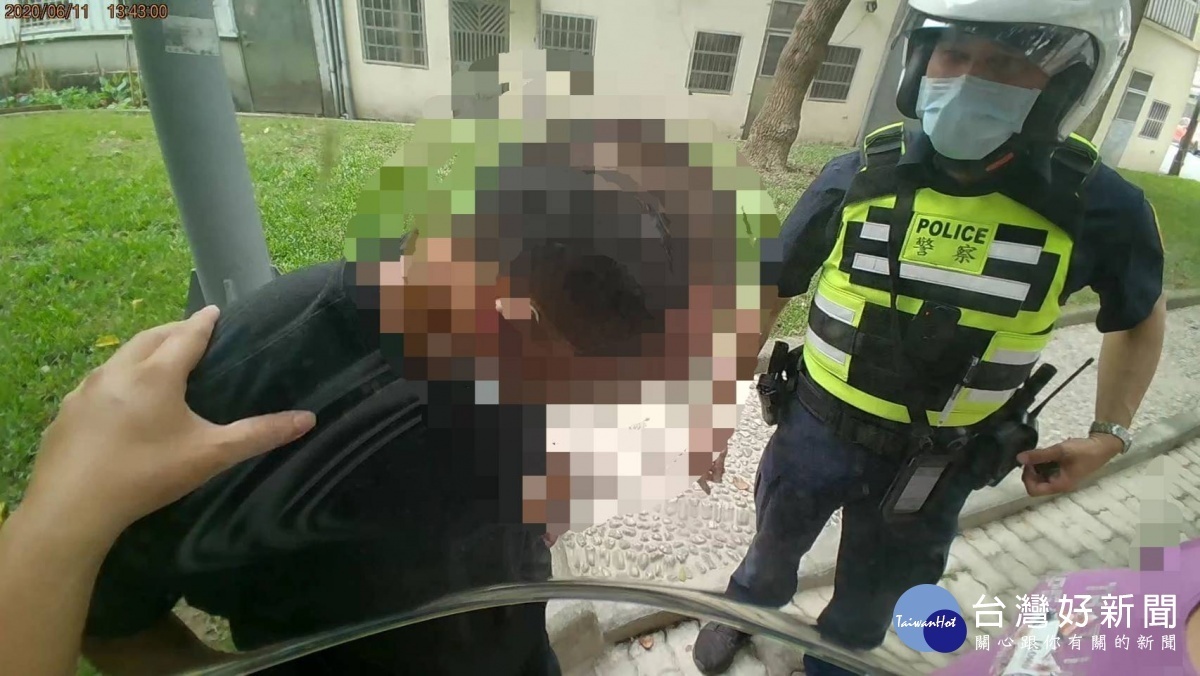 男騎失竊機車遇警盤查,棄車跑不過警遭逮。