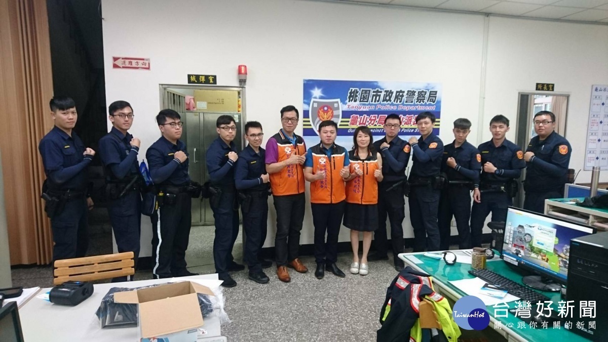 龜山警友站購買涼感、具抗UV、吸濕又快乾的防曬袖套46套,送給龜山派出所所有同仁。