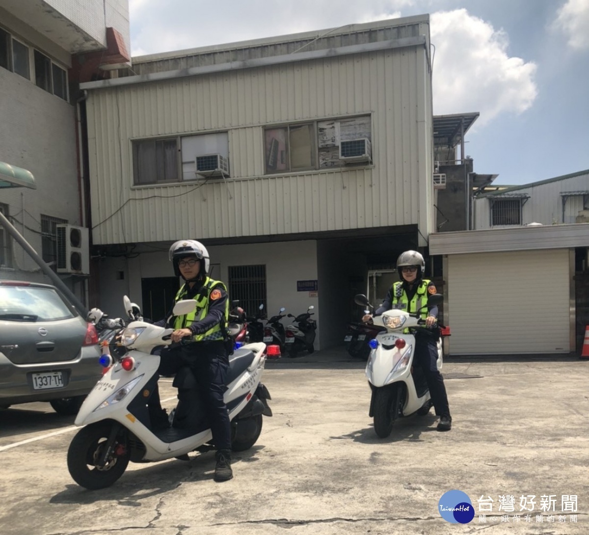 龜山警友站購買涼感、具抗UV、吸濕又快乾的防曬袖套46套，送給龜山派出所所有同仁。