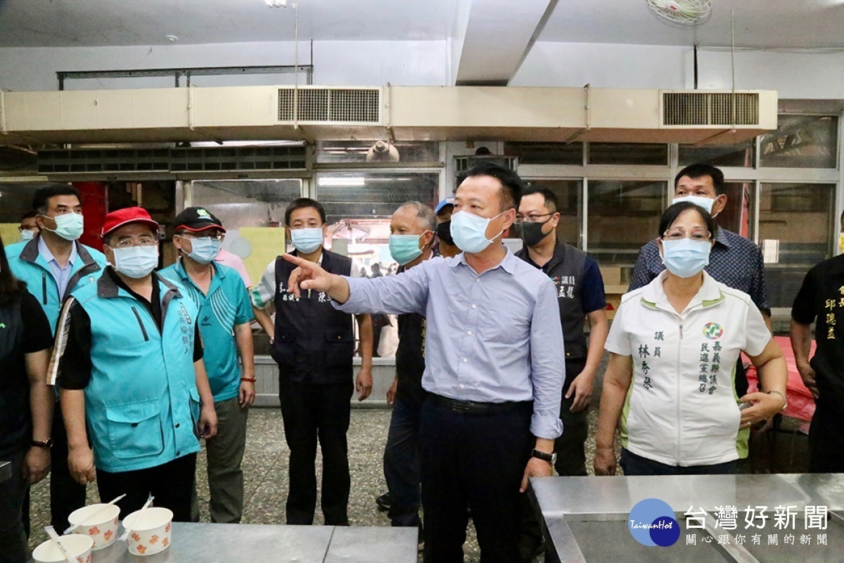 大甲鎮瀾宮媽祖預計明天上午抵達嘉義縣新港鄉，縣長翁章梁今天前往關心防疫準備工作／嘉義縣府提供