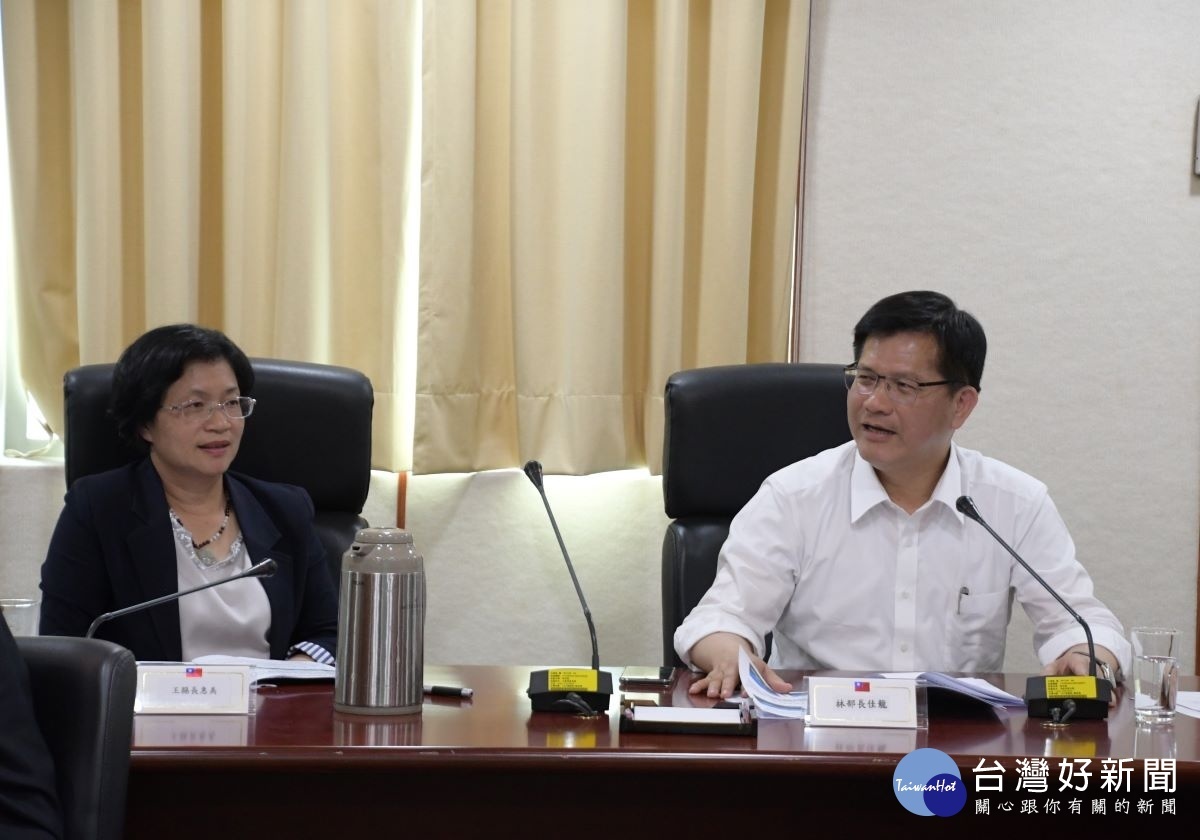 彰化縣長王惠美(左)拜會交通部長林佳龍(右)。