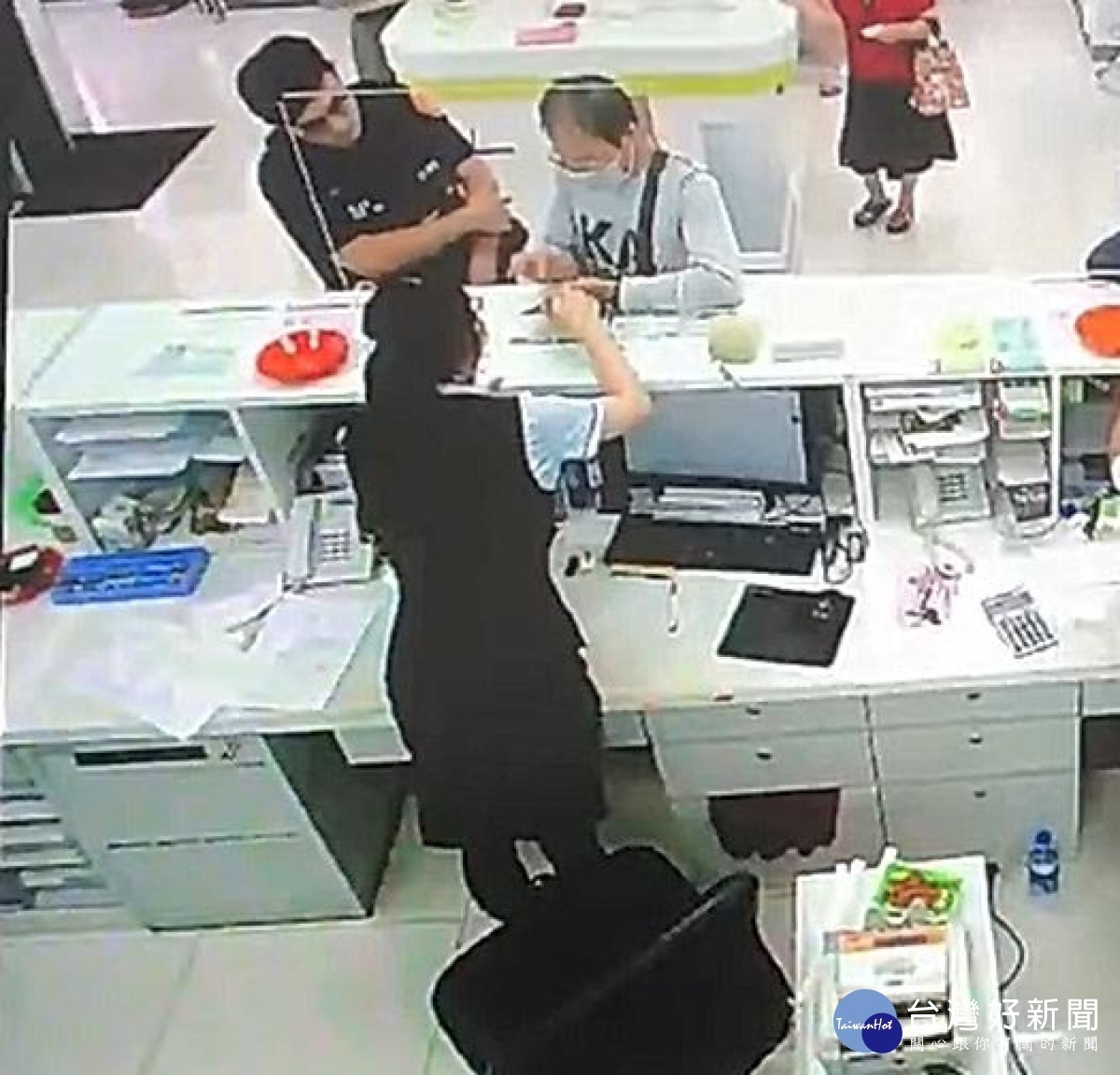 網路投資是騙局,大溪警與行員成功聯手阻詐。