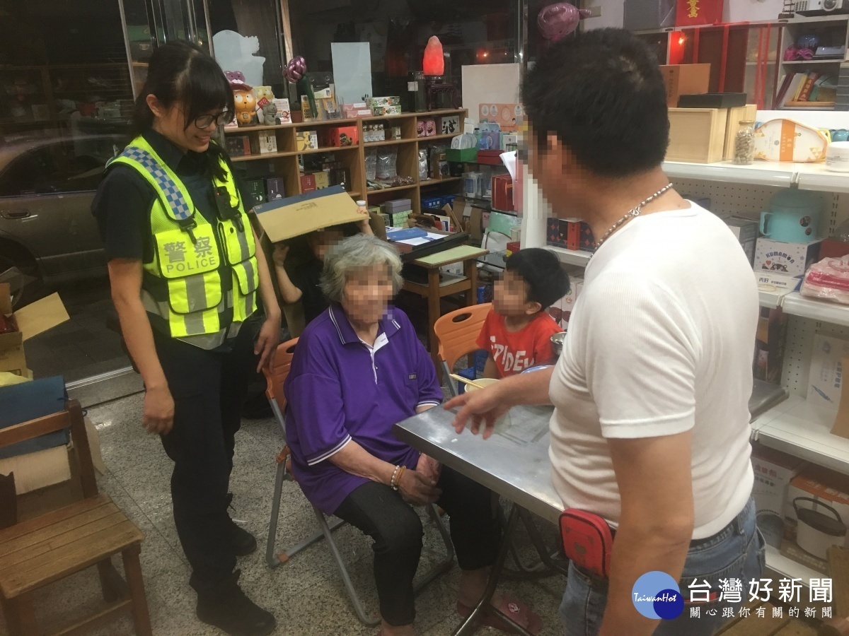 中壢警方發揮愛民親民精神,藉由監視器沿途追查走失老婦行跡,最後虛驚一場老婦平安無事
