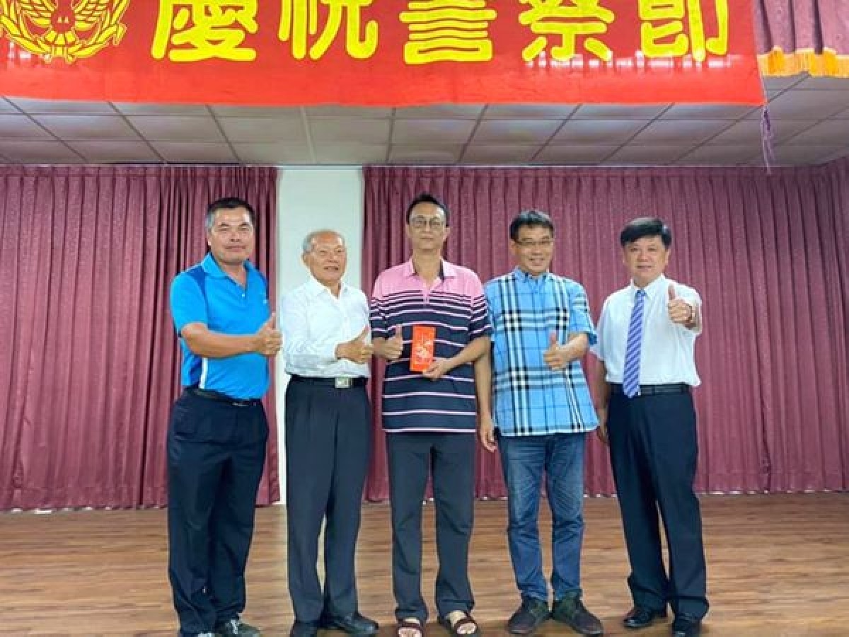 臺西警友辦事處與台塑六輕管理部歡慶警察節，除表揚績效優良員警，亦邀請員警及眷屬餐敘，紓解平日工作緊張的壓力。