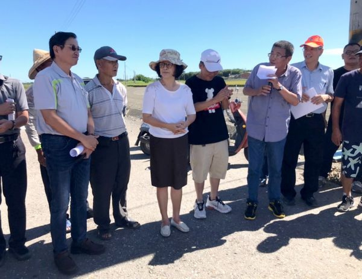 立委蘇治芬關心農民生產基礎設施,爭取中央補助經費4360萬元,整治虎尾、土庫、褒忠、口湖、水林等鄉鎮給排水路,逐步健全雲林的農水路系統。