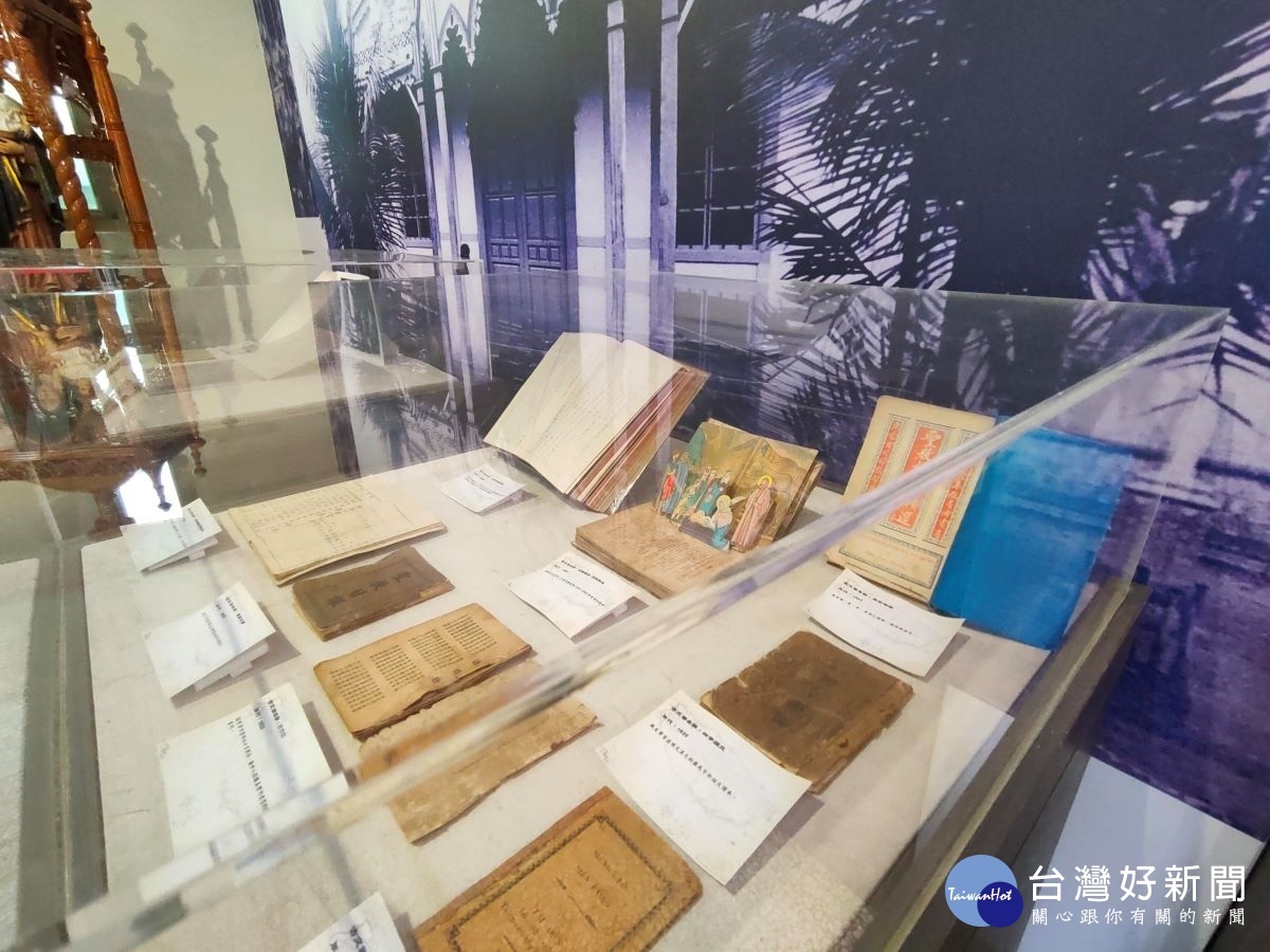 羅厝天主堂埔心文物歷史館展出百年文物。圖/記者鄧富珍攝