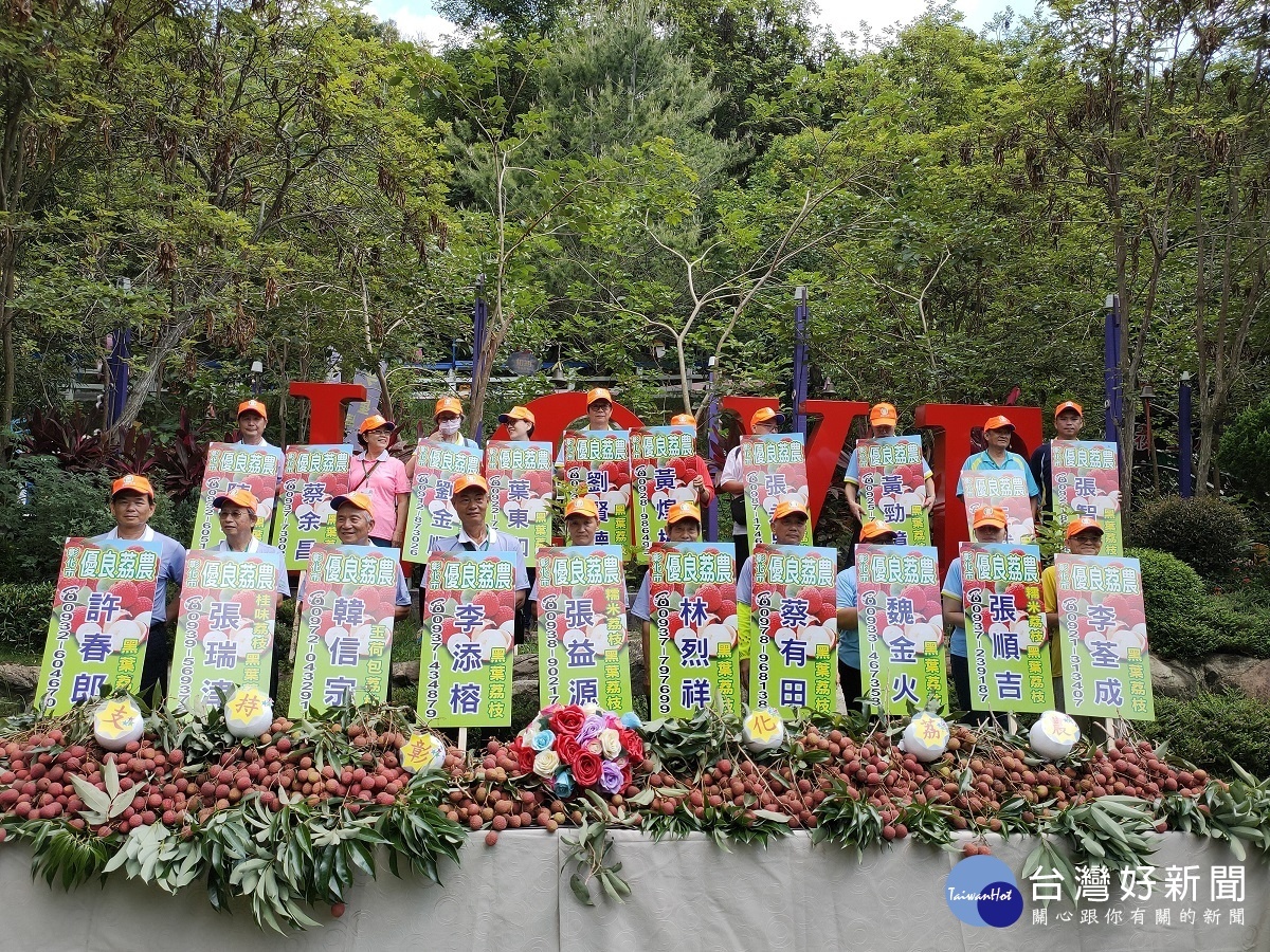 即將於6月21日在彰化火車站舉辦荔枝促銷的所有農民。圖／記者鄧富珍攝