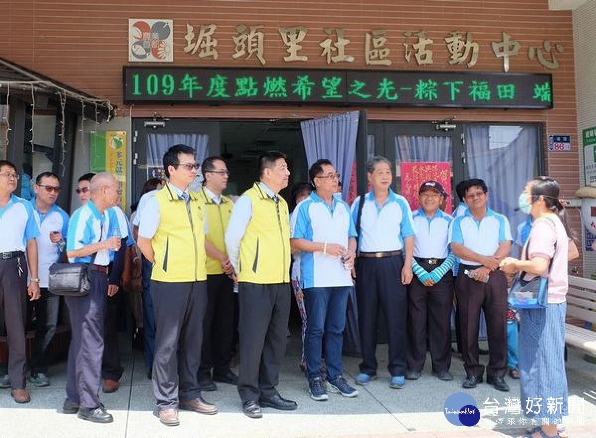 雲林地檢署結合社區資源，於虎尾鎮堀頭社區辦理「粽下福田、端陽有愛」活動，讓社會勞動人在社區媽媽指導下包粽子，分送給弱勢家庭。