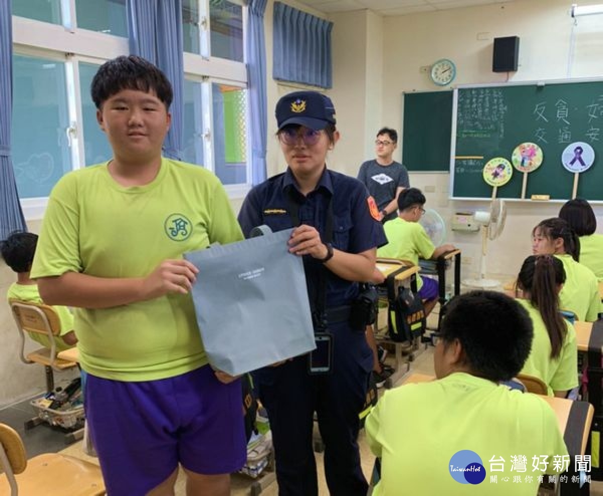 臺西警分局為落實校園犯罪預防，特前往臺西國中實施反貪、反毒、婦幼及交通安全宣導，亦提醒暑假將至，多從事正當休閒活動以確保安全。