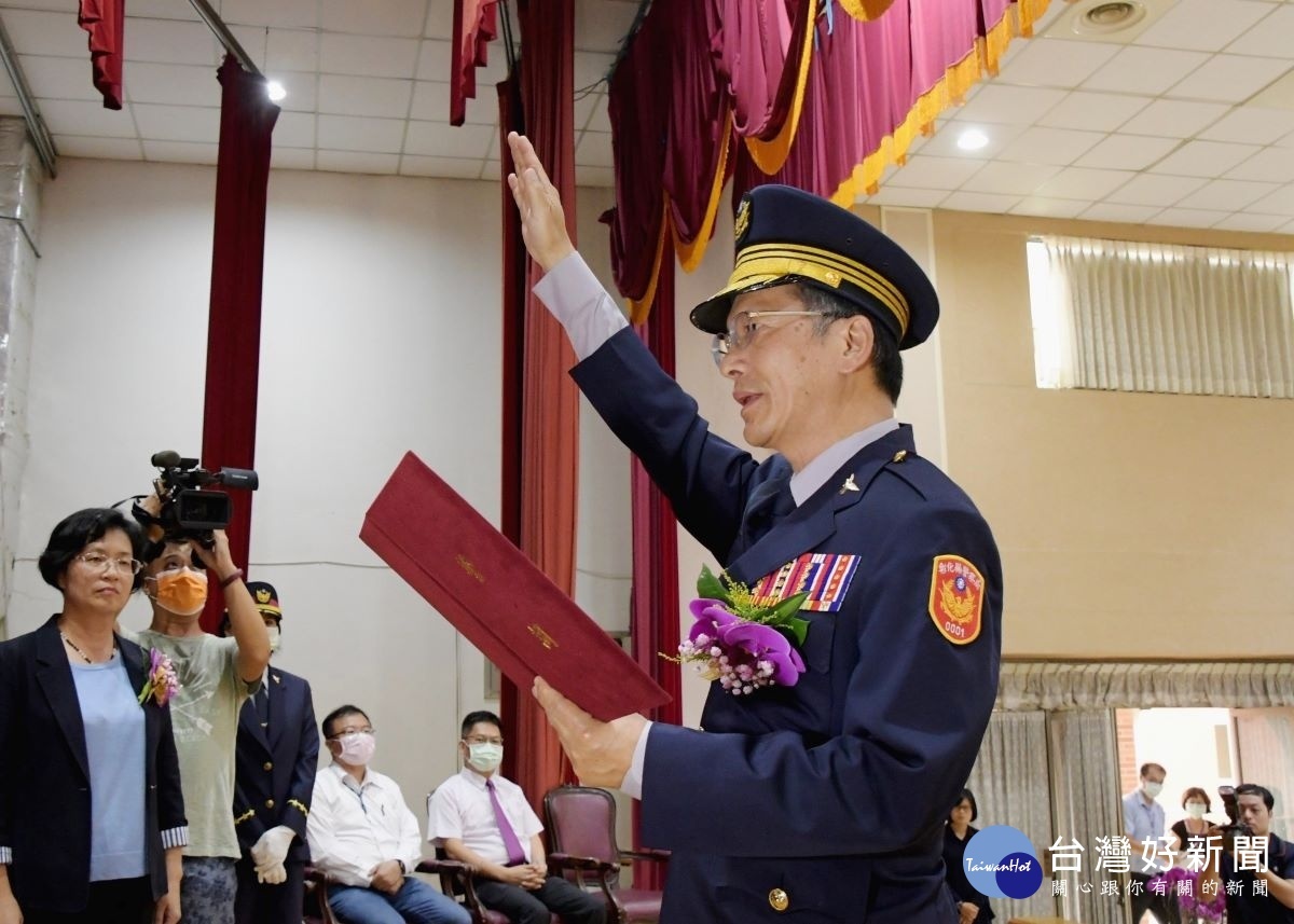 彰化縣警局新任局長許錫榮宣誓。