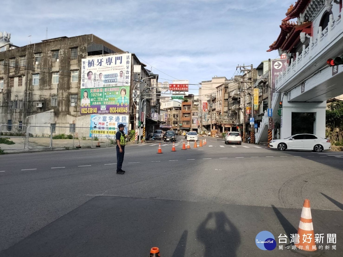 大溪分局呼籲民眾務必配合執勤員警之疏導作為,以維交通秩序與順暢