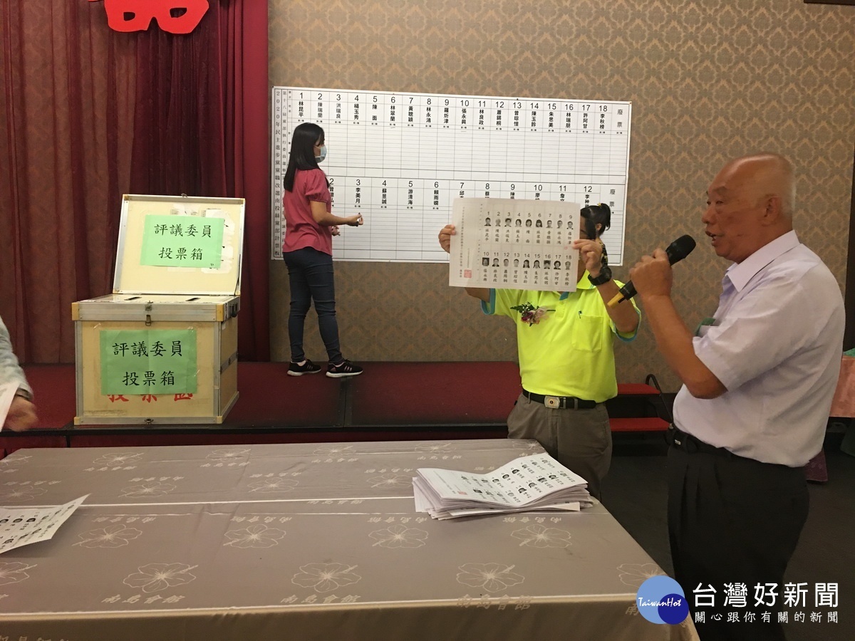 改選唱票順利進行。(記者扶小萍攝)